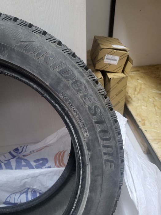 Продам зимние шипованные шины