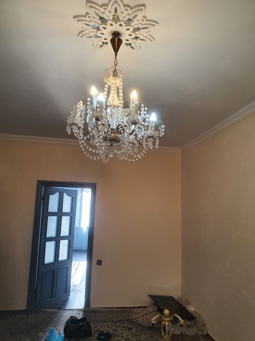 Люстра в зал красивая