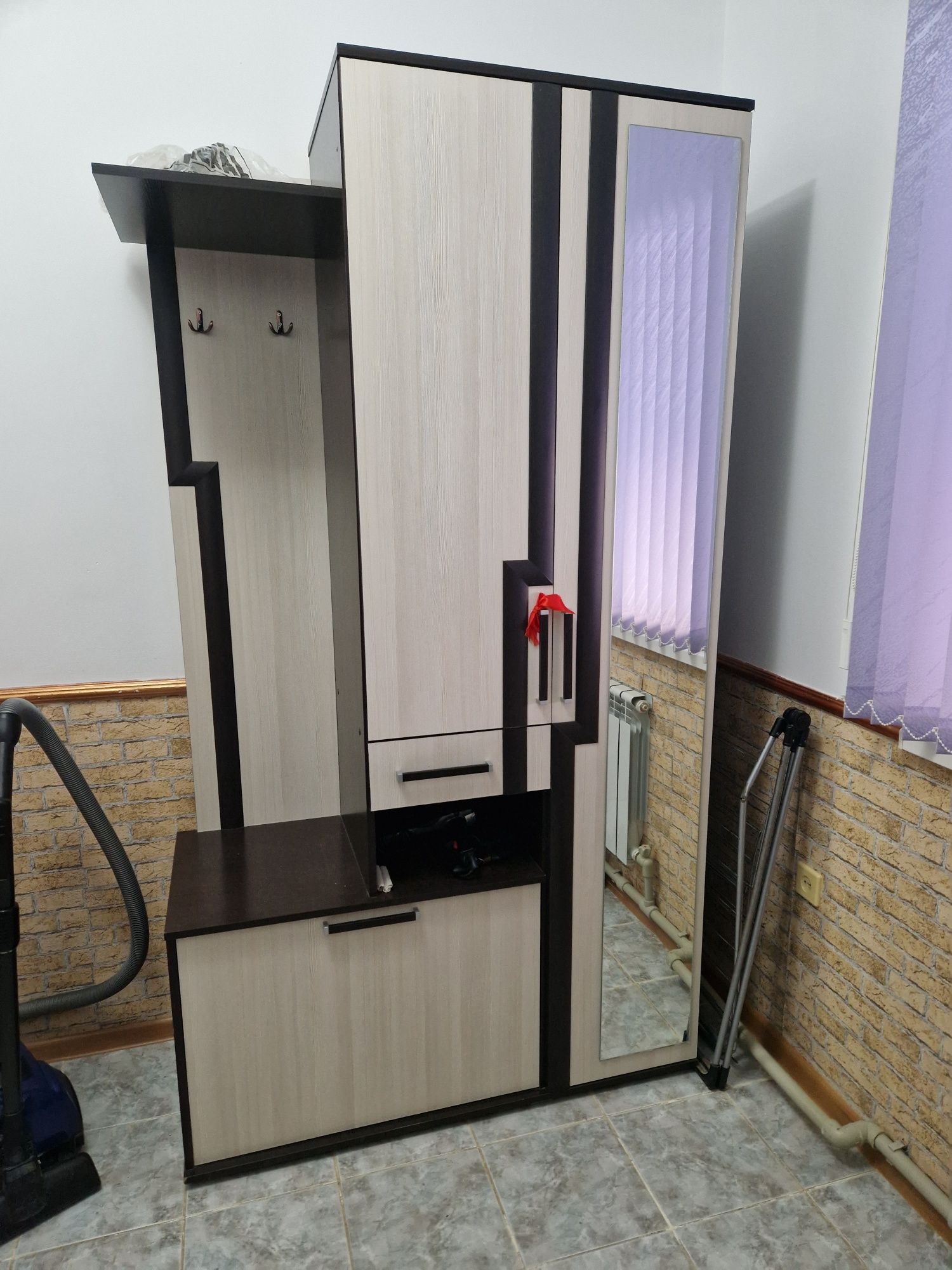 Продаётся прихожая