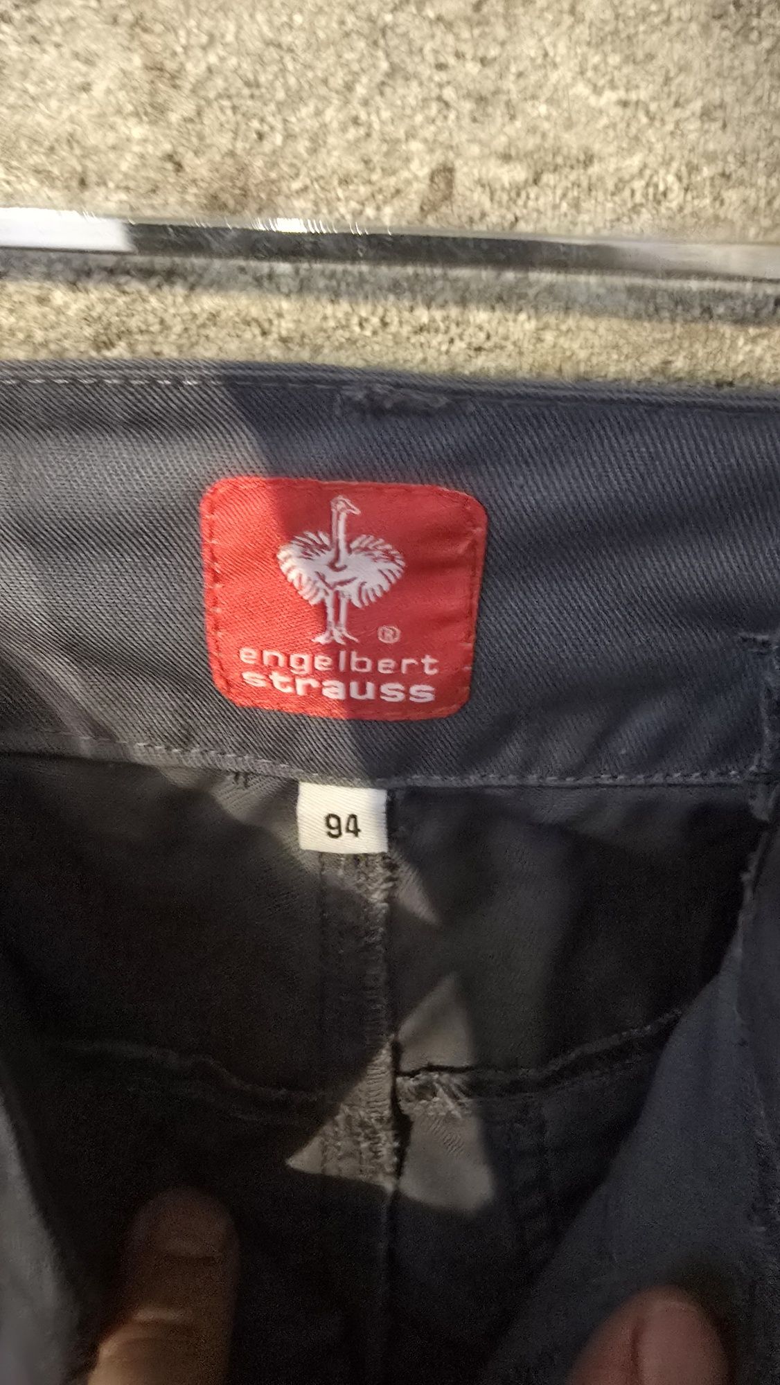 Strauss engelbert, Mascot