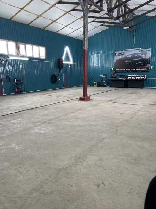 В центре города, гараж большой, сутки, отогрев машины, по часовой