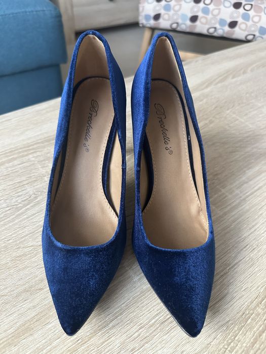 Обувки в красиво синьо