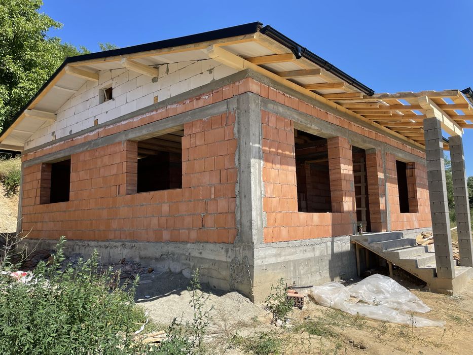 Vand casa in rosu Ocazie!!!