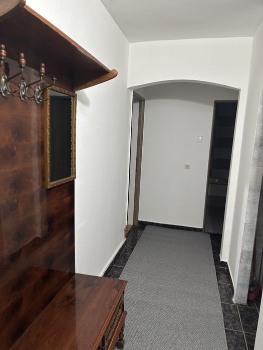 Inchiriez apartament