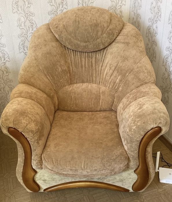 Продаются 2 дивана и 1 кресло