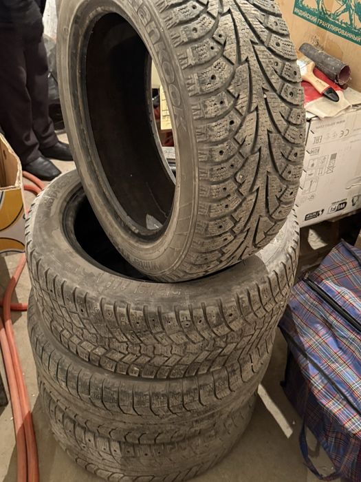 Продам комплект зимней резины 205/55R16