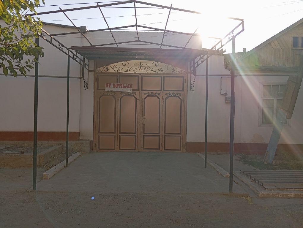 Hovli  Uy sotiladi