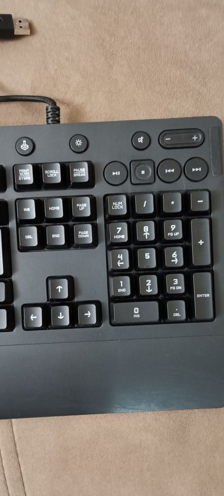 Logitech G 213 клавиатура