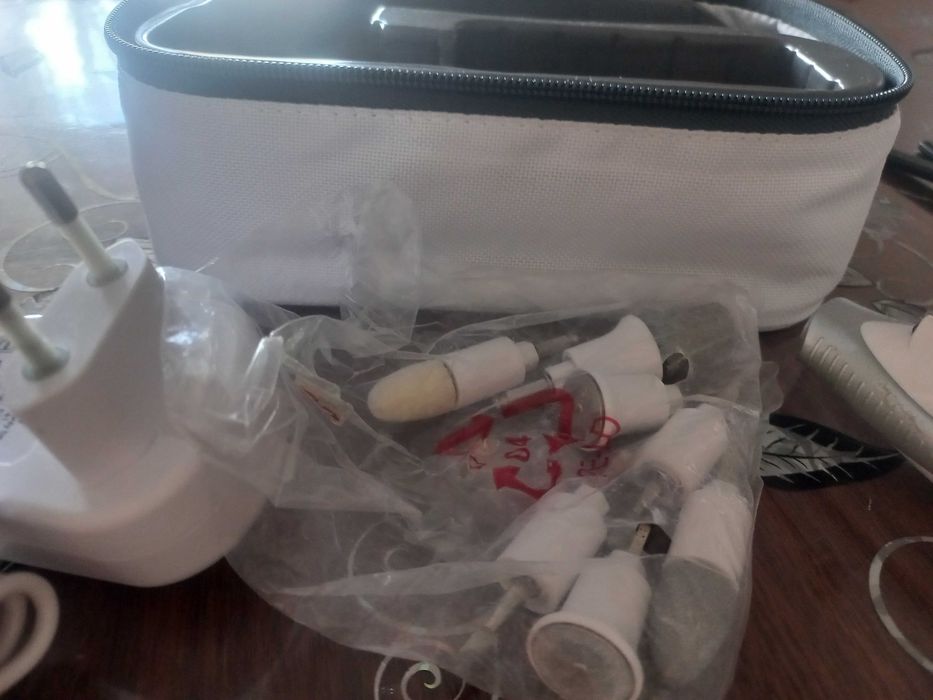 Електрическа машинка за маникюр и педикюр