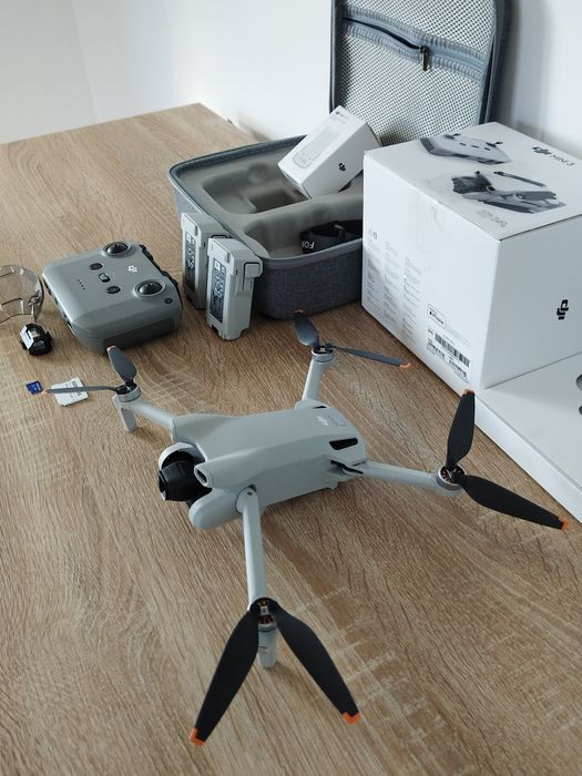 Dji mini 3 impecabila cu doua baterii și toate accesoriile