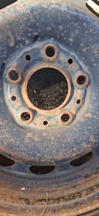 Vand sau schimb un set de jante pe 16 cu tot cu anvelope