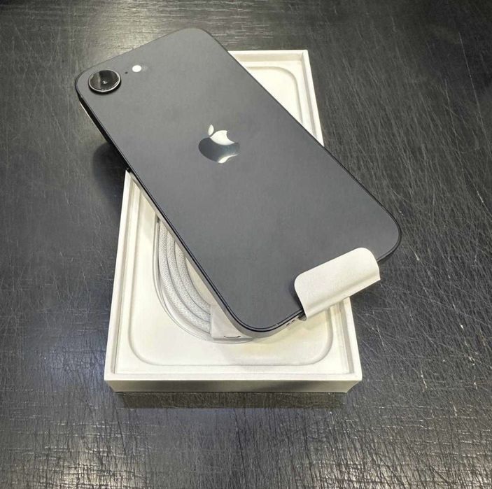 iPhone 16 E   NOU  100% Bateria