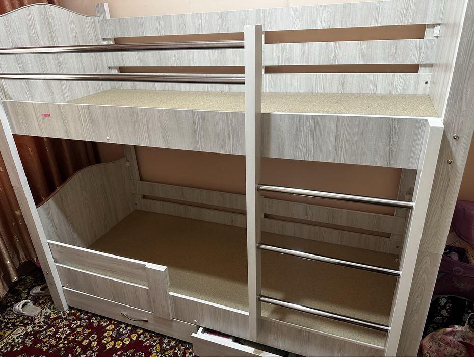 Детская кровать,двуяросьная