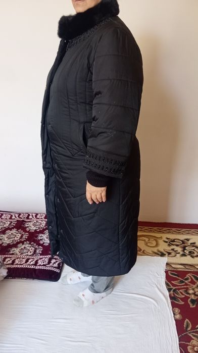 Ayollar kurtkasi sotiladi