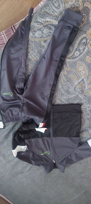 Trening de vanzare nou cu eticheta  materialul nu este din bumbac