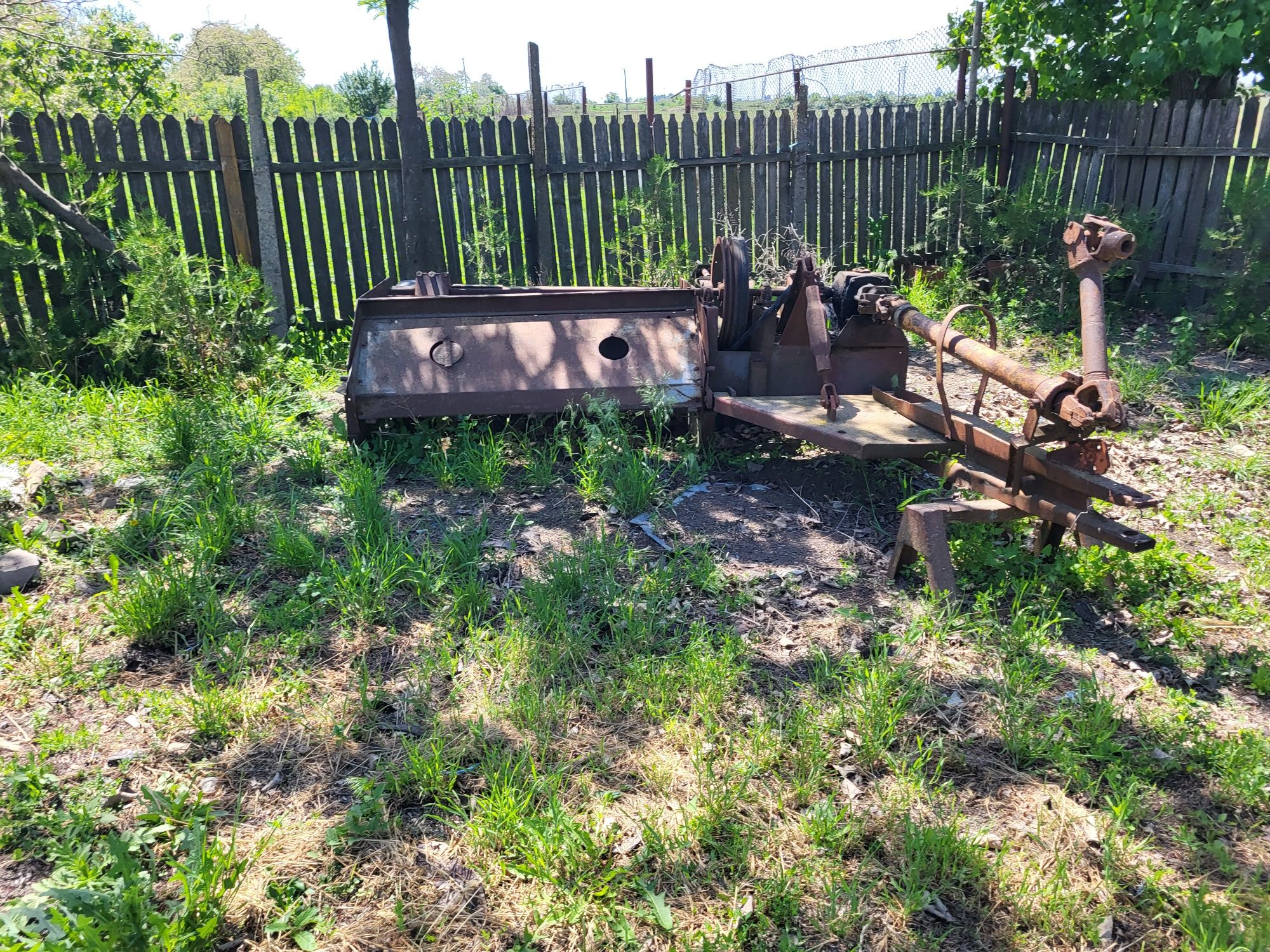 Vand trailer baloti,semanatoare porumb,disc agricol,tocatoare