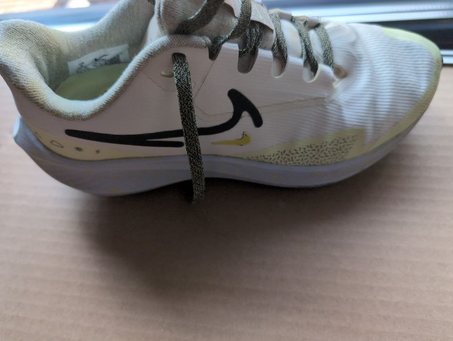 Vând Nike AIR ZOOM PEGASUS SHIELD impermeabi mărimea 37 5l