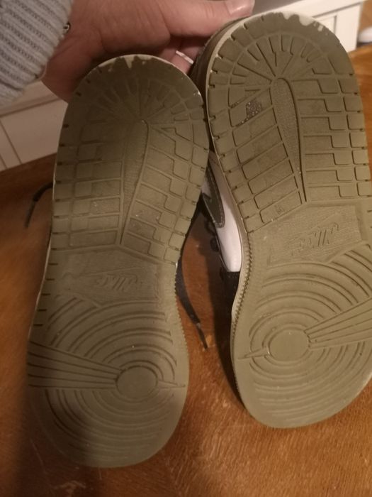 Adidași Jordan 1 Low