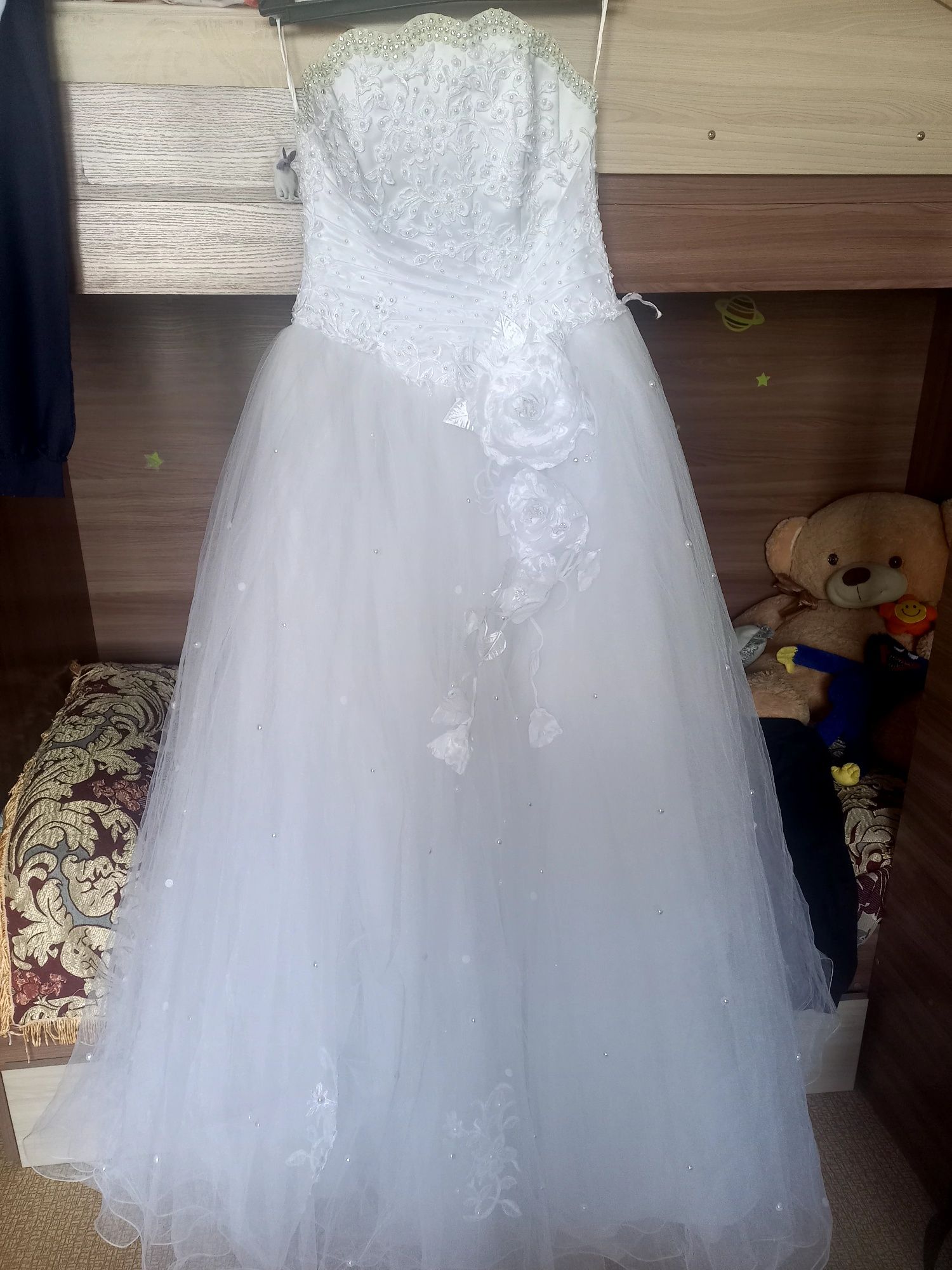 Срочно продам свадебное платье размер 44-46