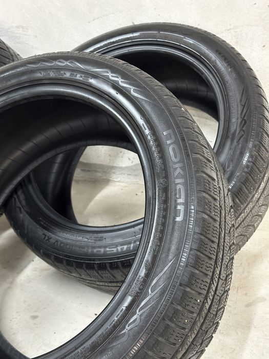 Anvelope 245 45 18 iarna nokian