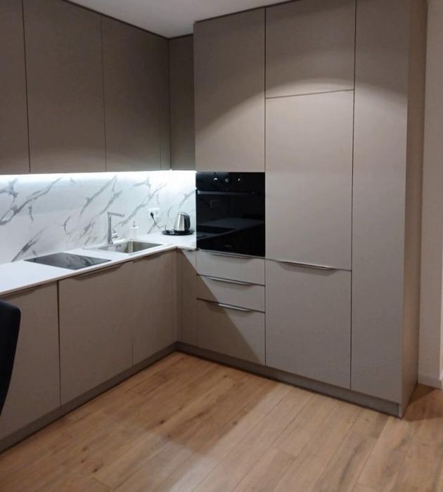 Дава се под наем Тристаен апартамент в Пловдив, Южен - 95 кв.м за 700 € - Снимка #1