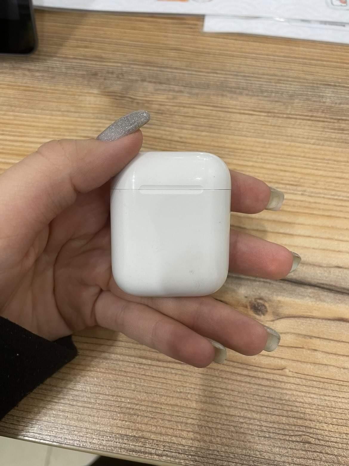 Продам наушники Airpods 1