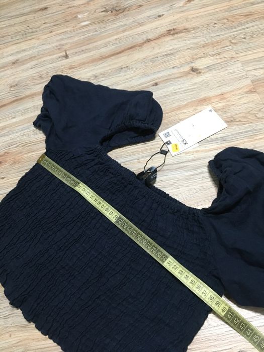 Top din in cu maneci bufante Zara