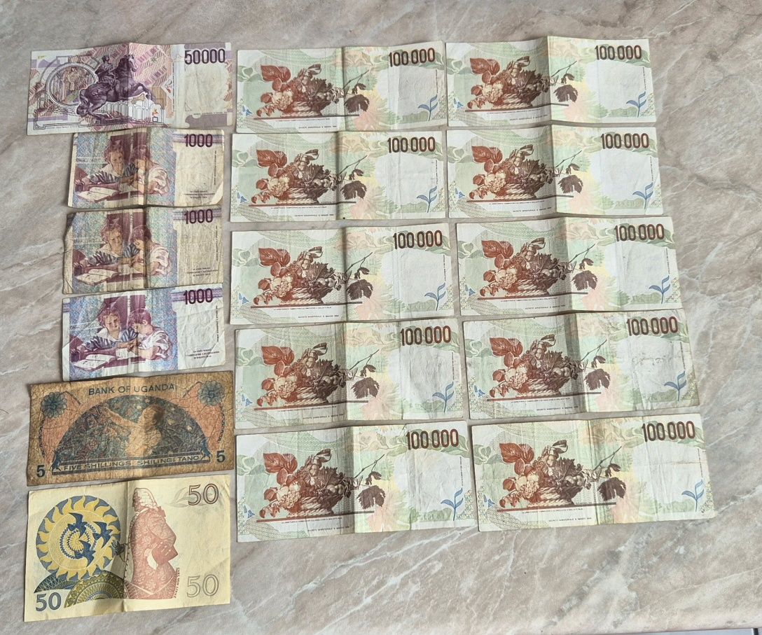 Vând lot bancnote internaționale