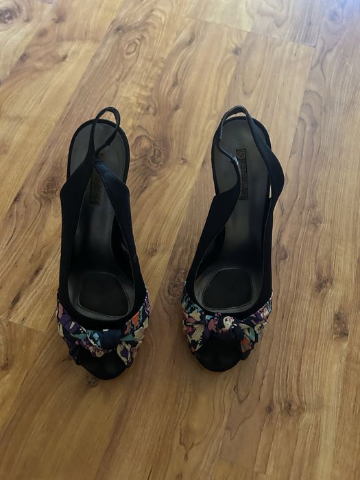 Дамски сандали с тънък ток