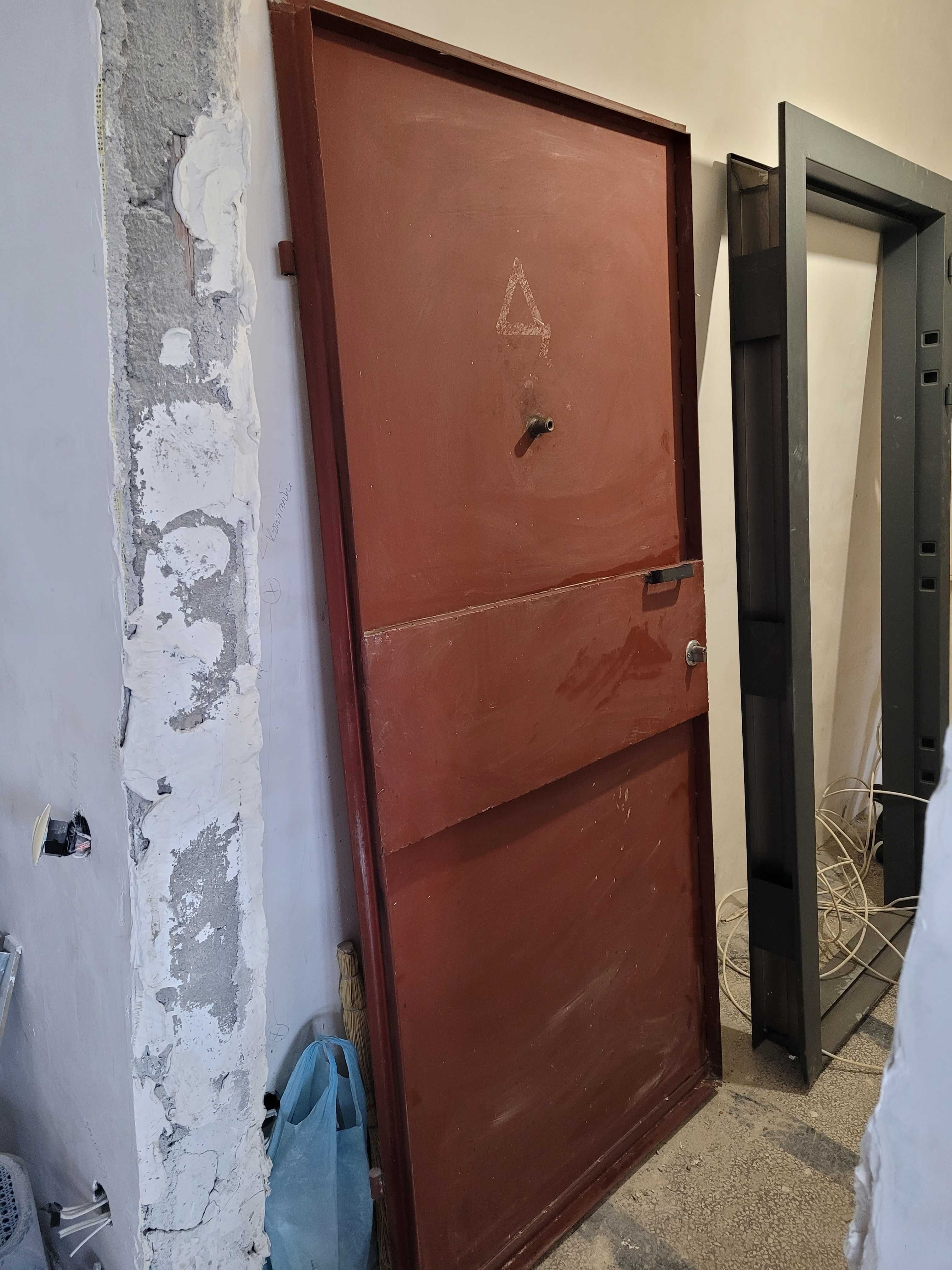Желязна входна врата 198 см x 89 см с фалц от винкел+3 см