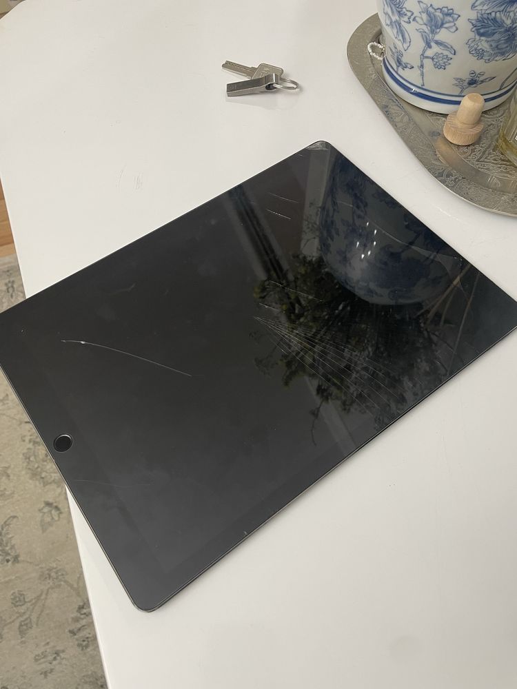 Продаю ipad pro 12.9 2-поколения