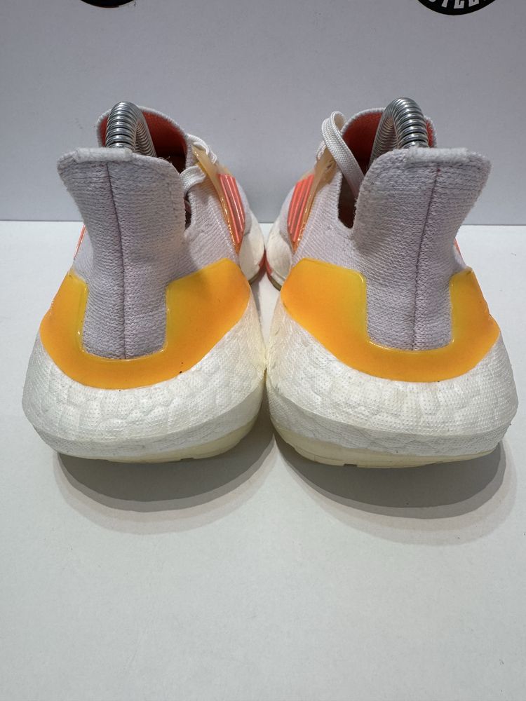 Маратонки ADIDAS ULTRA BOOST 22 W.Номер 36