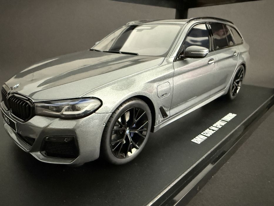 Macheta BMW 530E M Sport Touring 1/18 GT Spirit