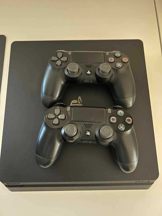 PS4 SLIM 1TB + 2 Controllere