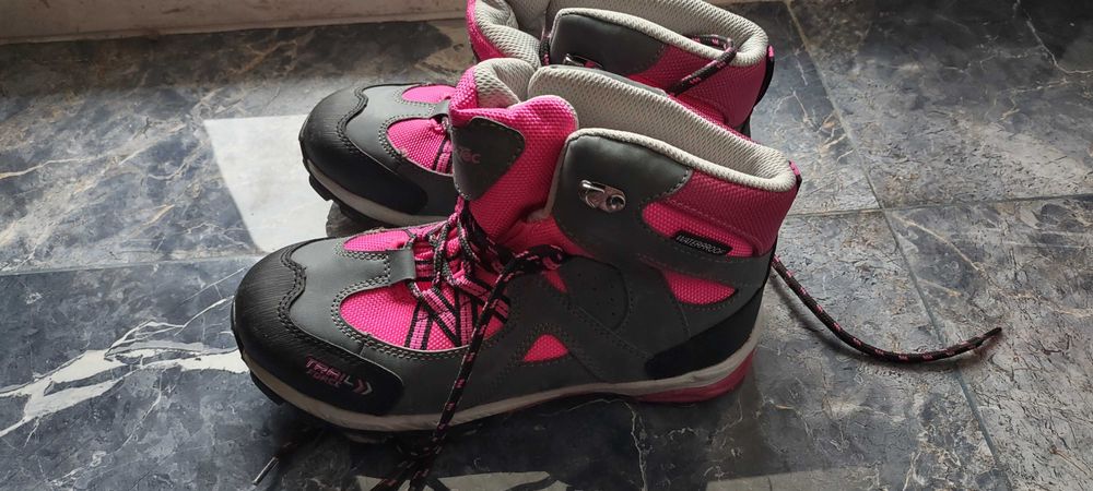 Детски зимни обувки trail force като нови