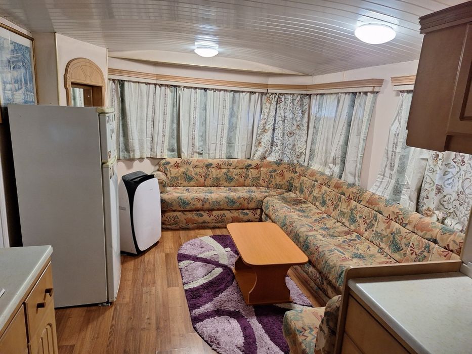 Inchiriez 2 camere la curte cu intrare separat