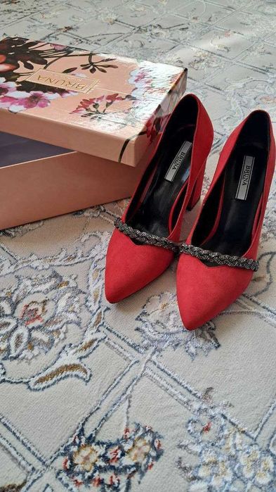 Платья вечерное на выбор