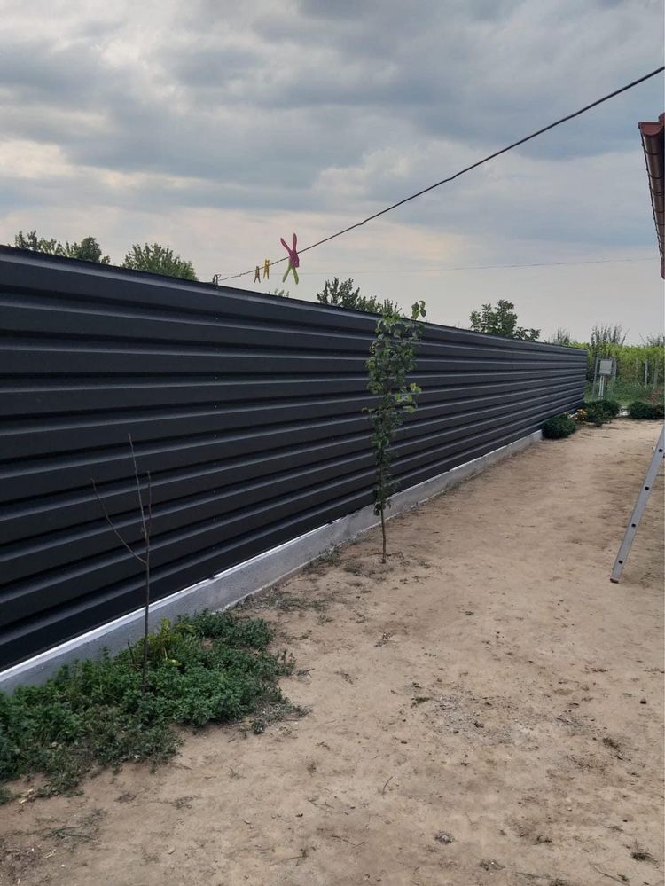 Construim garduri din sipca metalic plasa bordurata