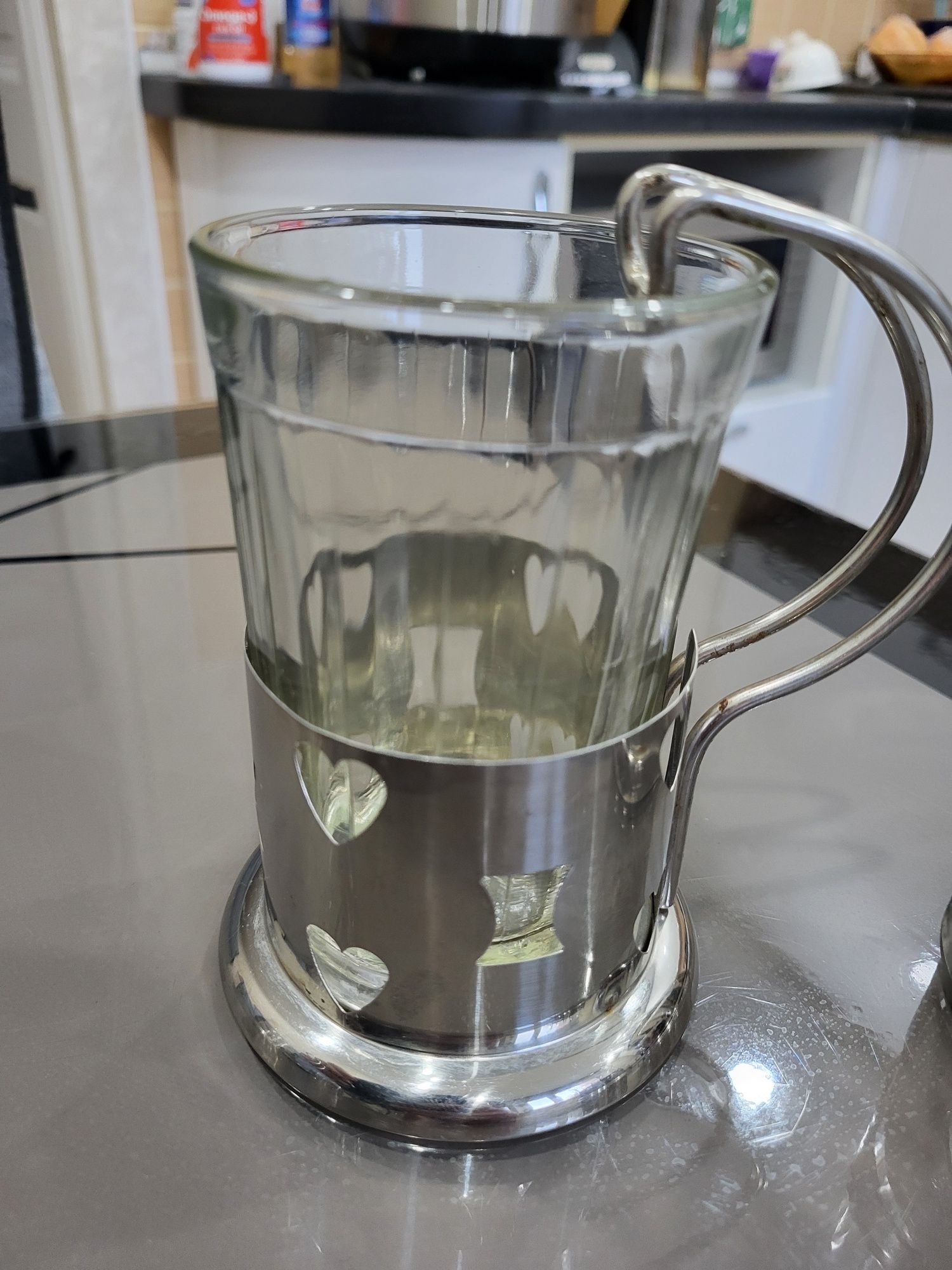 Стаканы с подстаканниками.