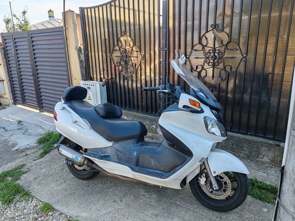 Suzuki burgman 650