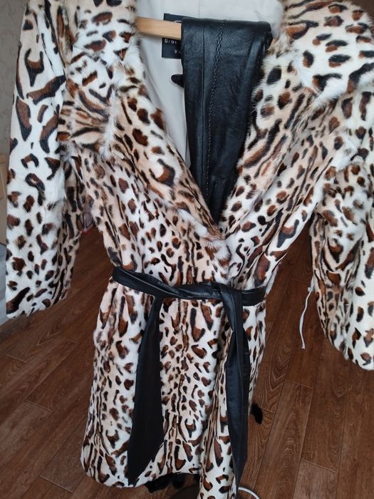 Пальто женское ,тонкая шубка,новое