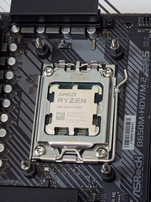 Процессор R5 7500f