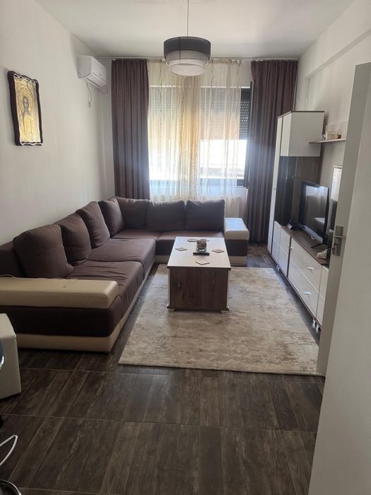 Inchiriez apartament 2 camere ,Mamaia Nord .Demisol
