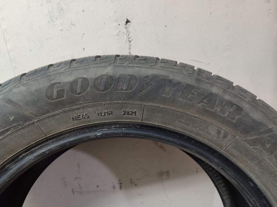 235/60/18 Зимни Goodyear