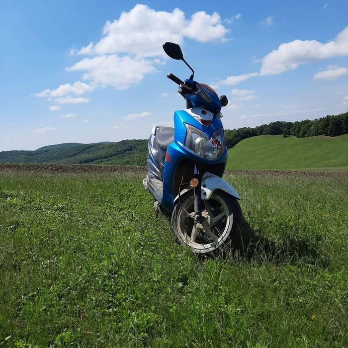 Vând scuter 125cc4t