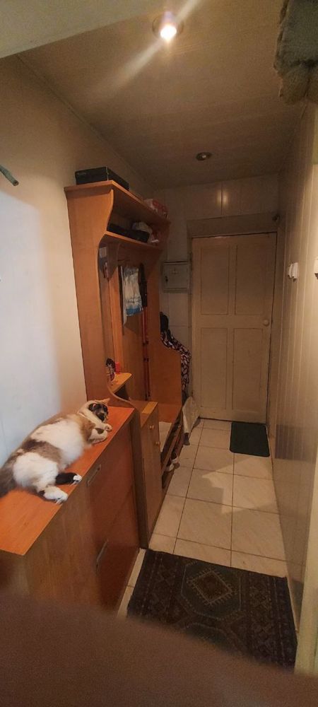Продаю двух ком на м. Космонавты