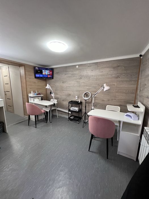 Продам столы и стулья дял мастера маникюра