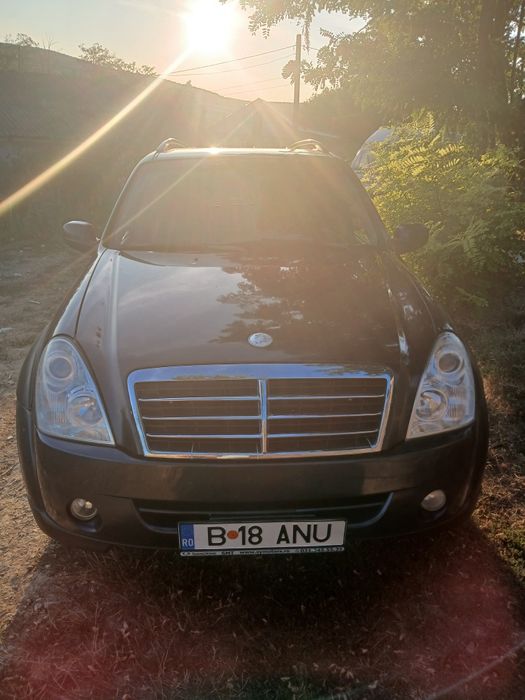 Vând sau schimb rexton motor 2.7