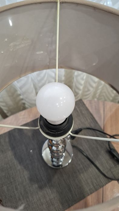 Красива настолна лампа