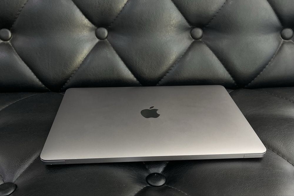 Apple MacBook Pro 2019 в хорошем состояние